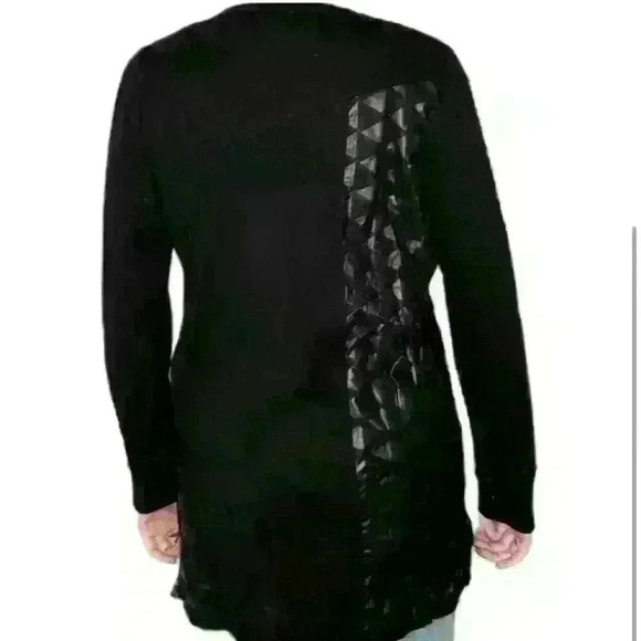 🍁4/$15🍁 Black top - Picture 2 of 4